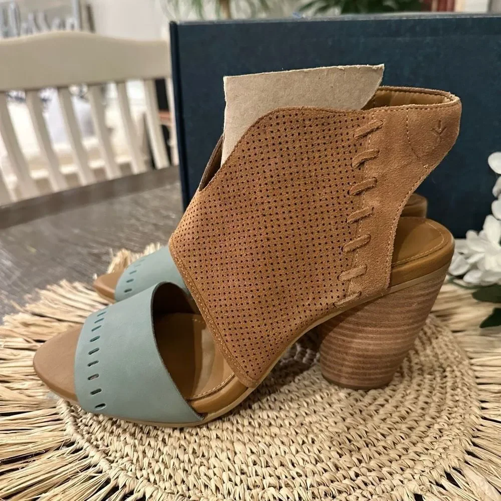 EMU Australia Sarabah Womens Cow Tan Teal Leather Perforated Sandals sz 8.5 NEW